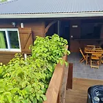 Bungalow de 2 chambres avec piscine partagee jacuzzi et jardin clos a Le Moule