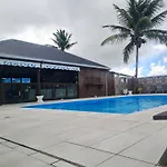 Bungalow de 2 chambres avec piscine partagee jacuzzi et jardin clos a Le Moule