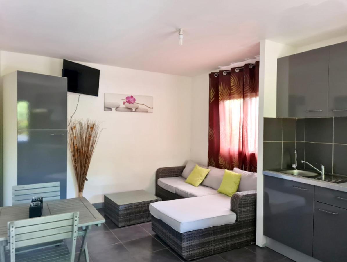 De 2 Avec Piscine Partagee Jacuzzi Et Jardin Clos A
