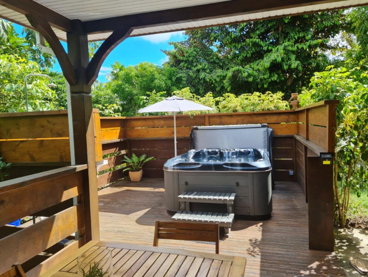 De 2 Avec Piscine Partagee Jacuzzi Et Jardin Clos A Hébergement de vacances *