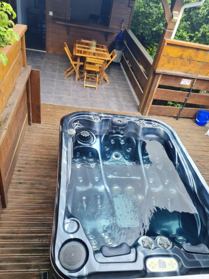 De 2 Avec Piscine Partagee Jacuzzi Et Jardin Clos A